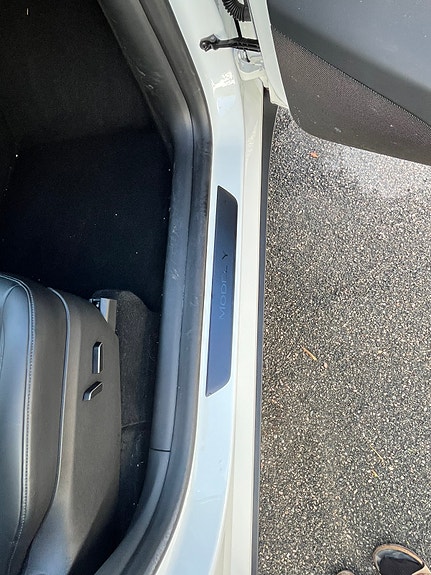 Tesla Model Y 12 of 15