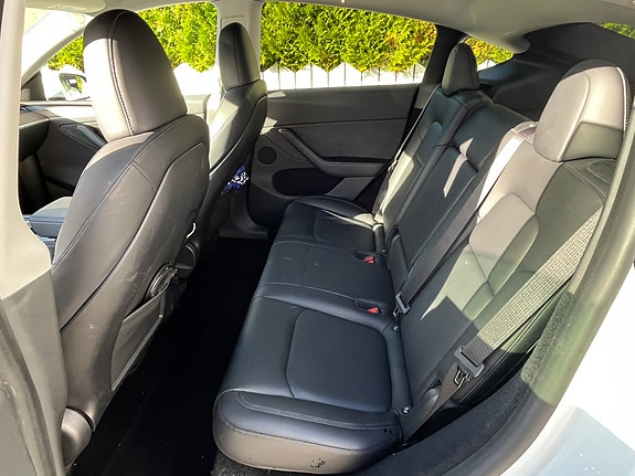 Tesla Model Y 8 of 15