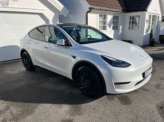 Tesla Model Y 2 of 15