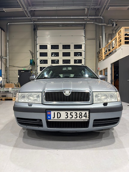 Skoda Octavia 2 of 17