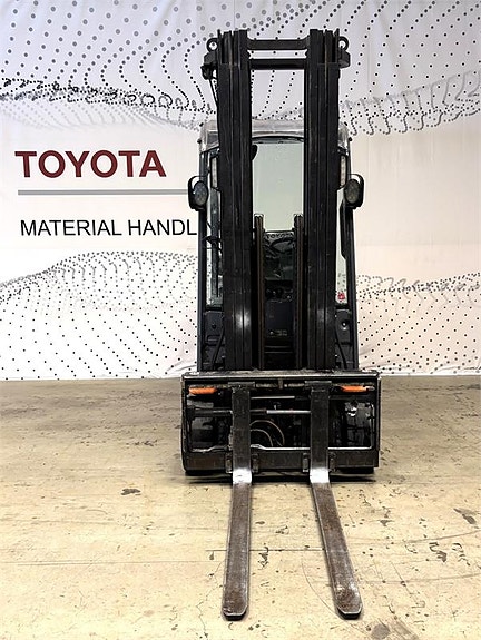 Toyota 8FBM20T 3 of 4