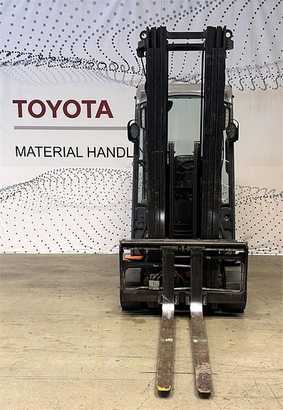 Toyota 8FBM20T 3 of 4