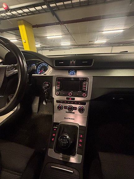 Volkswagen Passat Alltrack 19 of 30