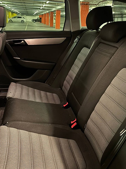 Volkswagen Passat Alltrack 25 of 30