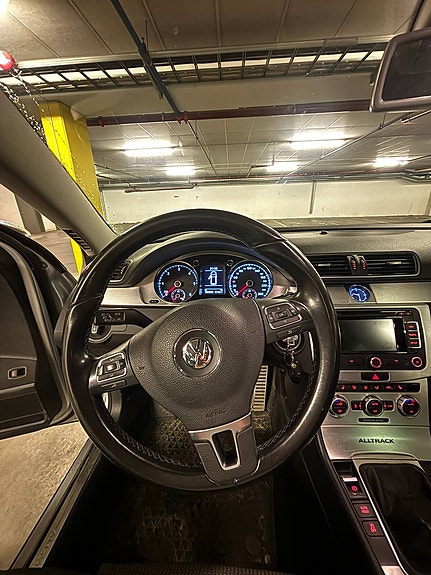 Volkswagen Passat Alltrack 18 of 30