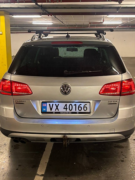 Volkswagen Passat Alltrack 2 of 30