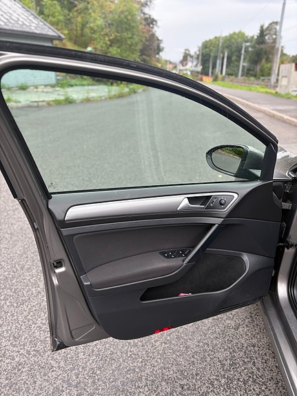 Volkswagen Golf VII 7 of 16