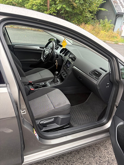 Volkswagen Golf VII 9 of 16