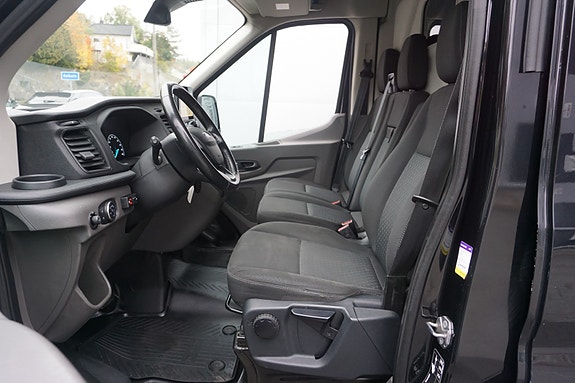 Ford Transit 28 of 30