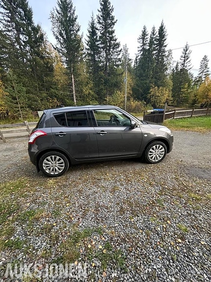 Suzuki Swift 3 of 5