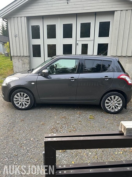 Suzuki Swift 2 of 5