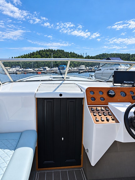 Cobra 28 Offshore- Diesel 6 of 10