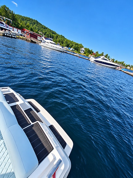Cobra 28 Offshore- Diesel 8 of 10
