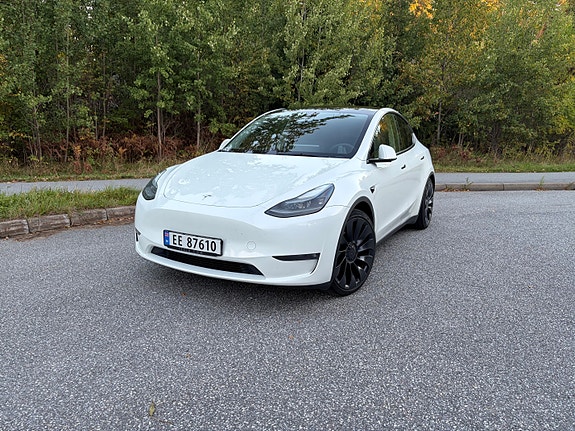Tesla Model Y 2 of 2
