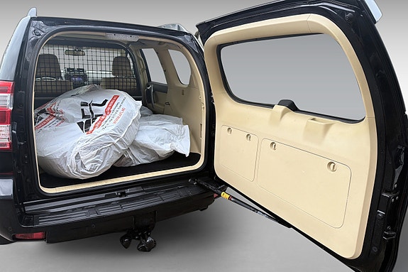 Toyota Land Cruiser 8 of 19