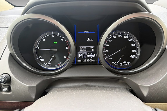 Toyota Land Cruiser 16 of 19