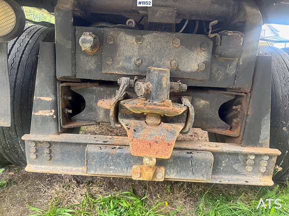 Volvo F10 6x2 Tippbil 19 of 28