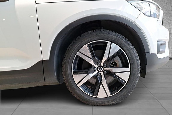 Volvo XC40 8 of 16