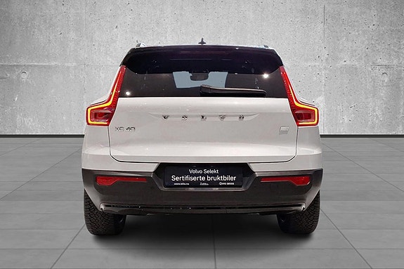 Volvo XC40 5 of 16