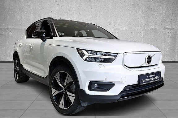 Volvo XC40 2 of 16