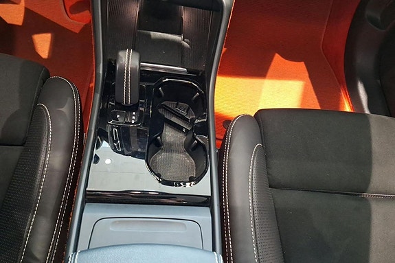Volvo XC40 10 of 16