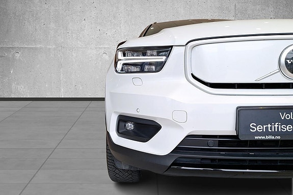 Volvo XC40 6 of 16