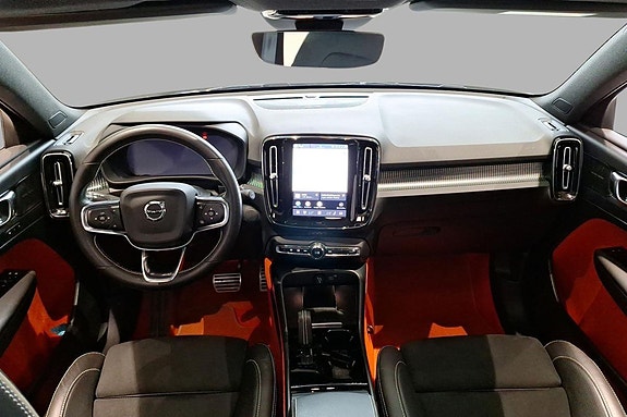 Volvo XC40 12 of 16