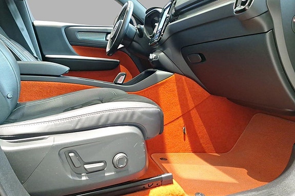 Volvo XC40 13 of 16