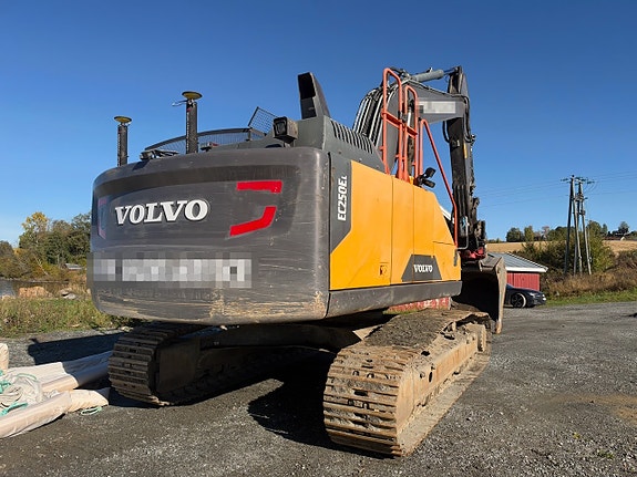Volvo EC250EL Gravemaskin m/ GPS, Rototilt og 2 skuffer. SE VIDEO 6 of 30