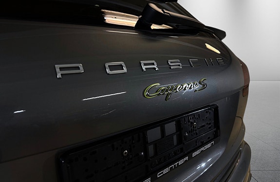 Porsche Cayenne S 7 of 27
