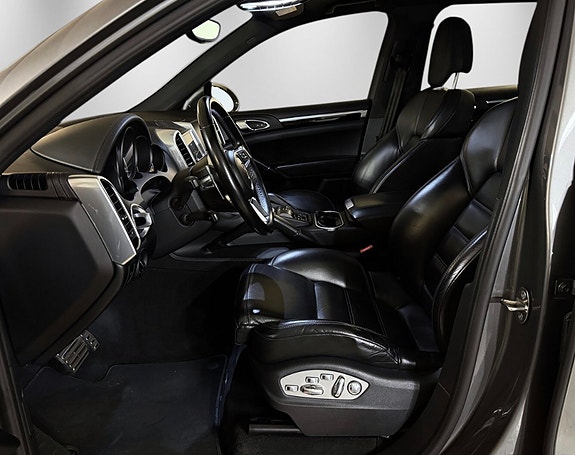 Porsche Cayenne S 12 of 27