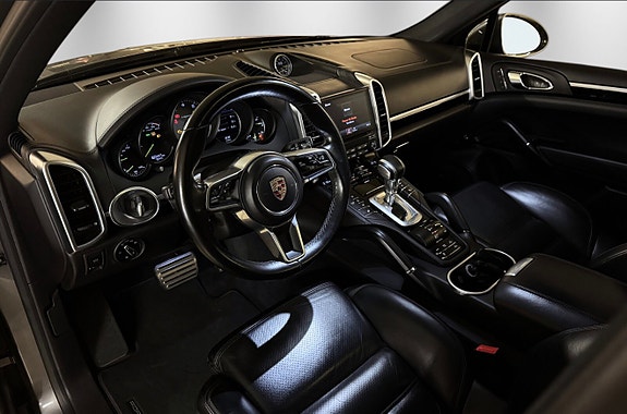 Porsche Cayenne S 17 of 27