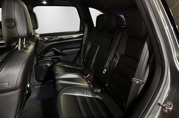 Porsche Cayenne S 13 of 27