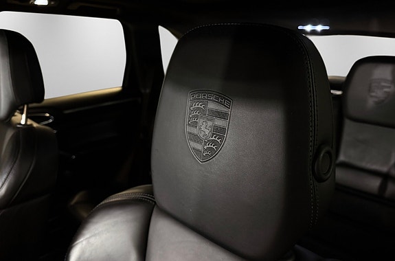 Porsche Cayenne S 16 of 27