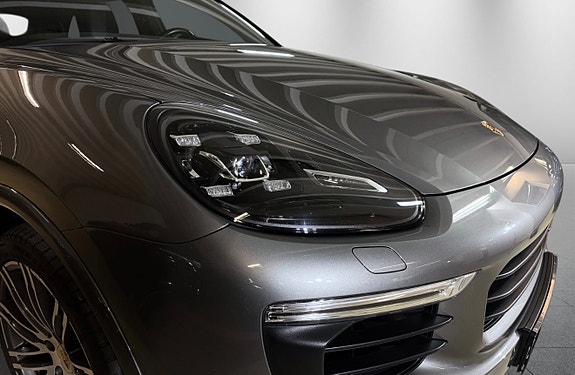 Porsche Cayenne S 4 of 27