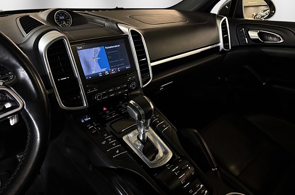 Porsche Cayenne S 18 of 27