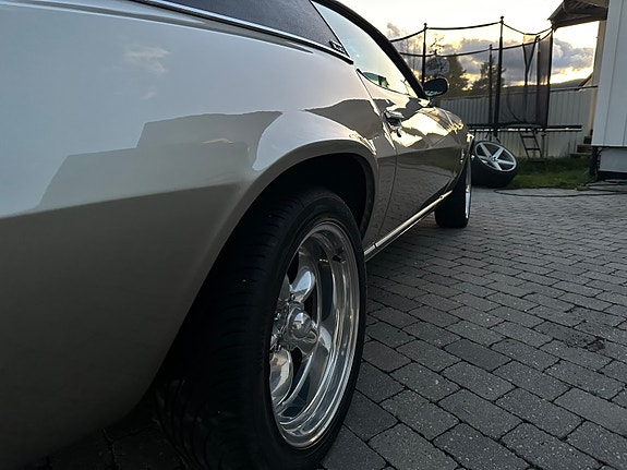 Chevrolet Camaro 17 of 23