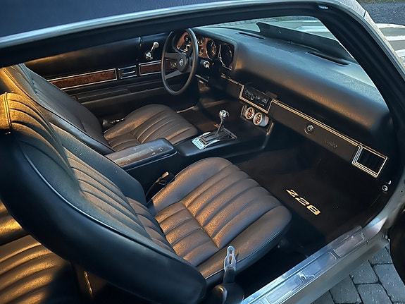 Chevrolet Camaro 16 of 23