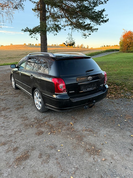 Toyota Avensis 3 of 16