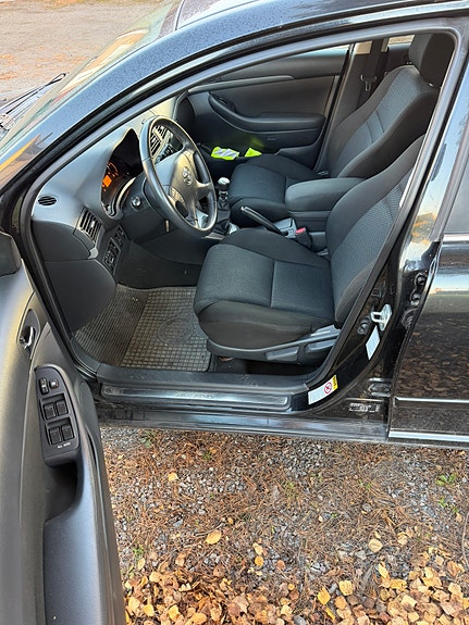 Toyota Avensis 10 of 16