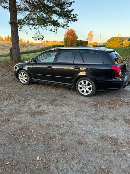 Toyota Avensis 2 of 16
