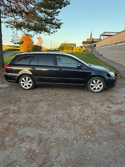 Toyota Avensis 7 of 16