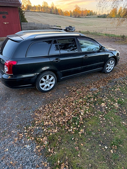 Toyota Avensis 5 of 16
