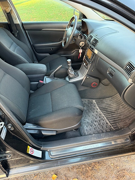 Toyota Avensis 14 of 16