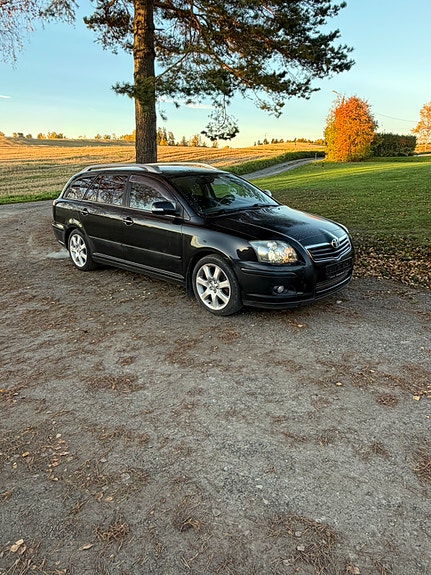 Toyota Avensis 8 of 16