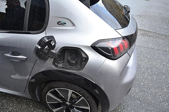 Peugeot 208 13 of 13
