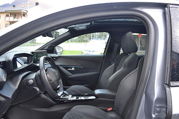 Peugeot 208 11 of 13