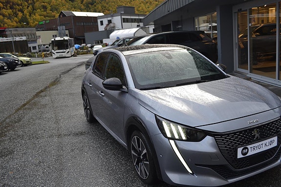 Peugeot 208 2 of 13