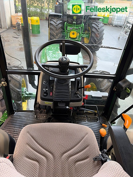 John Deere 5075E 12 of 22