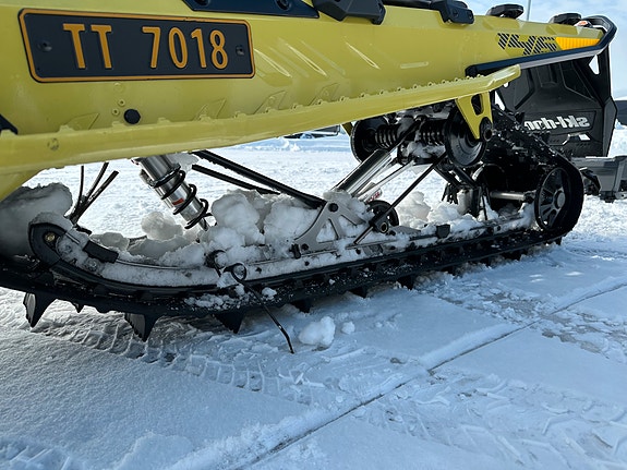 Ski-doo Backcountry X-RS 850 E-TEC Turbo R HUB 21 of 24